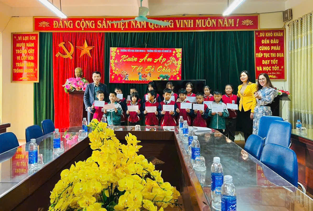“ẤM ÁP YÊU THƯƠNG” – CHƯƠNG TRÌNH TẶNG QUÀ TẾT CHO CÁC EM HỌC SINH TRƯỜNG TIỂU HỌC BÌNH MINH A CÓ HOÀN CẢNH KHÓ KHĂN